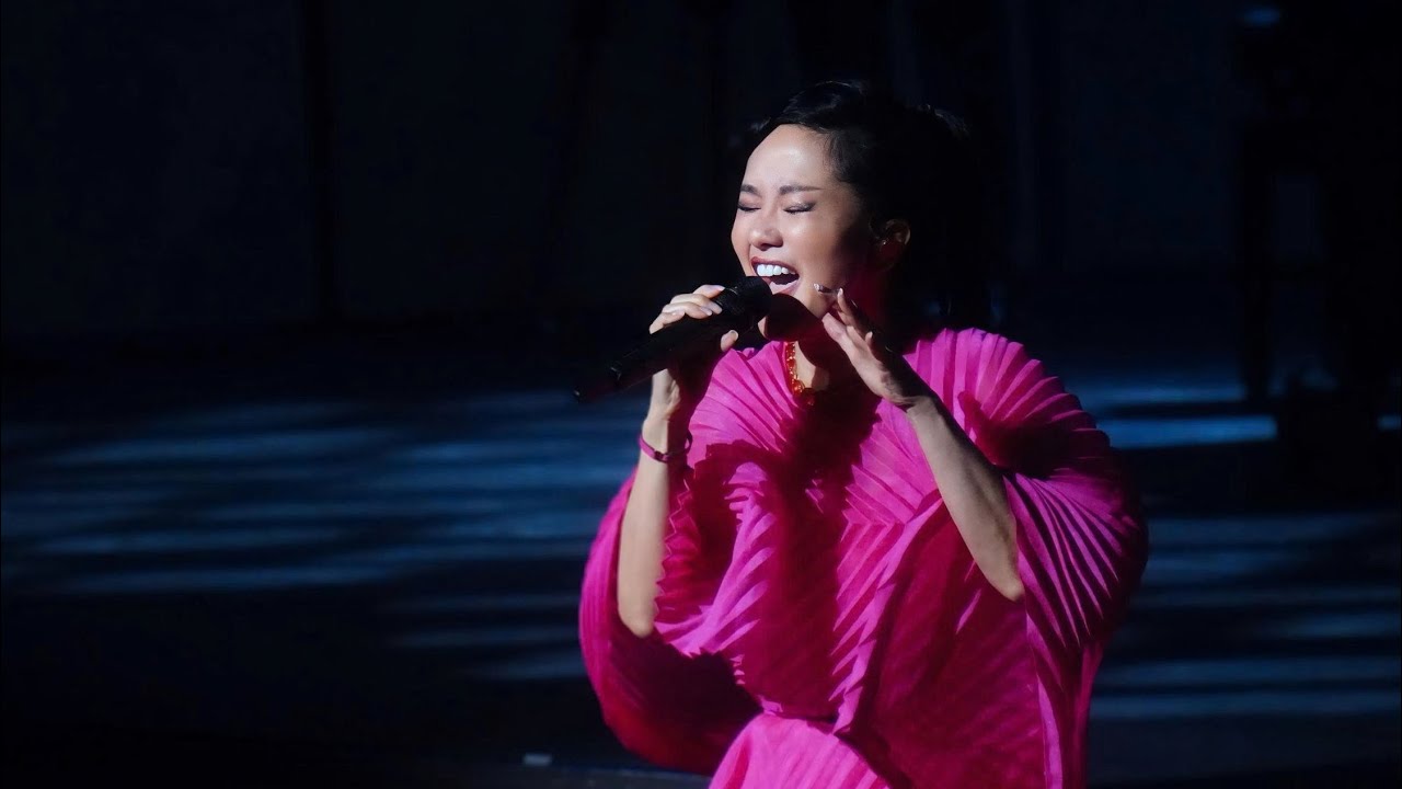 BÀI HÁT RU MÙA ĐÔNG - HỒNG NHUNG | LIVECONCERT BÀI HÁT THU VỀ