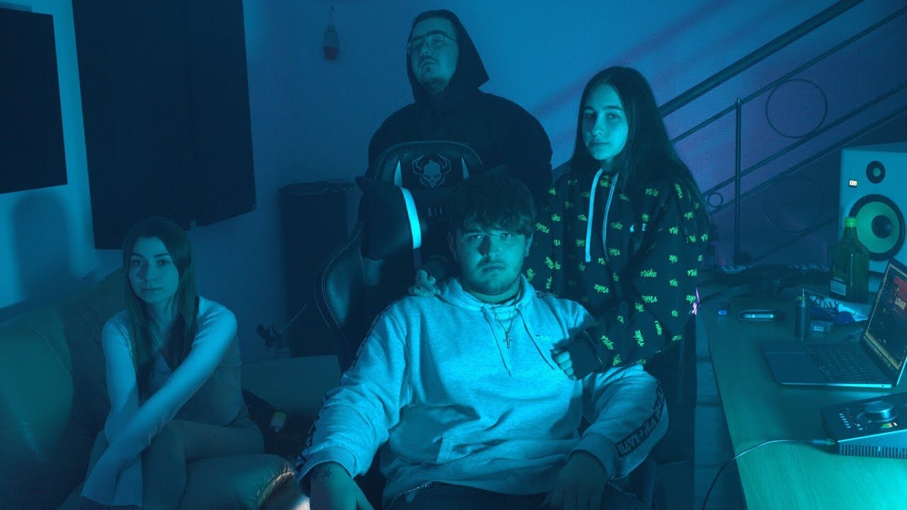 NNC - Tu się żyje chwilą [Official Video] (prod. Moha &agrave; la)