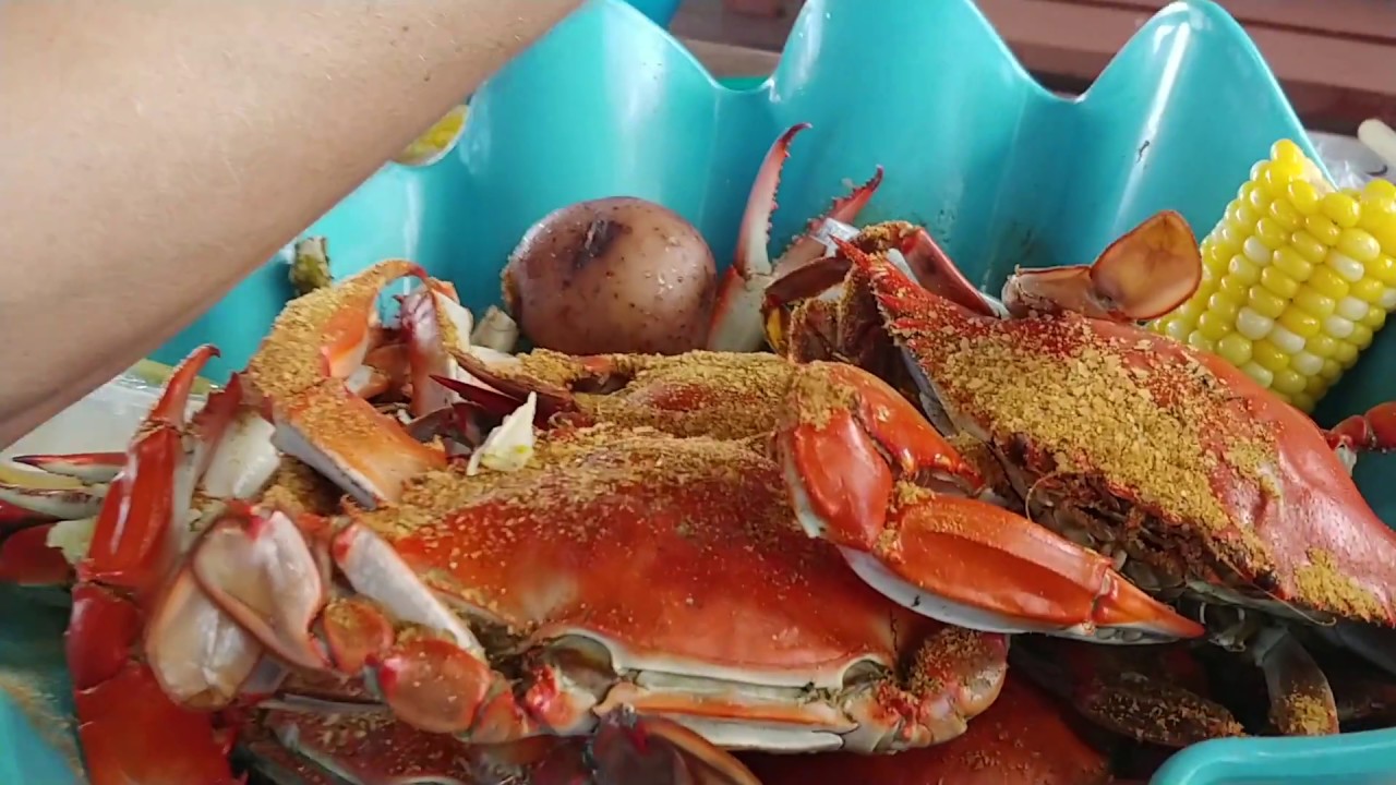 How to Eat Blue Crabs - All You Can Eat Crabs At Peace River Seafood