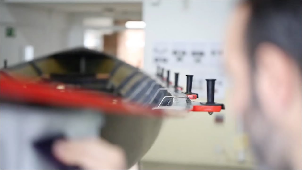 Fabricación en fibra de carbono por infusión - Trainera