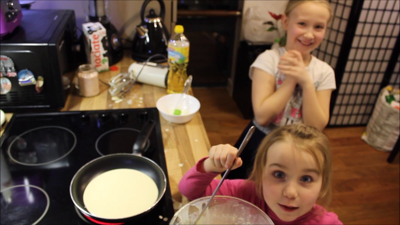 Julia and Olga make pancakes