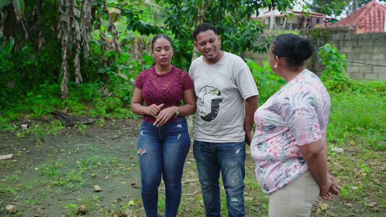 Regala un solar a su hija adoptiva y a sus hijos verdaderos no