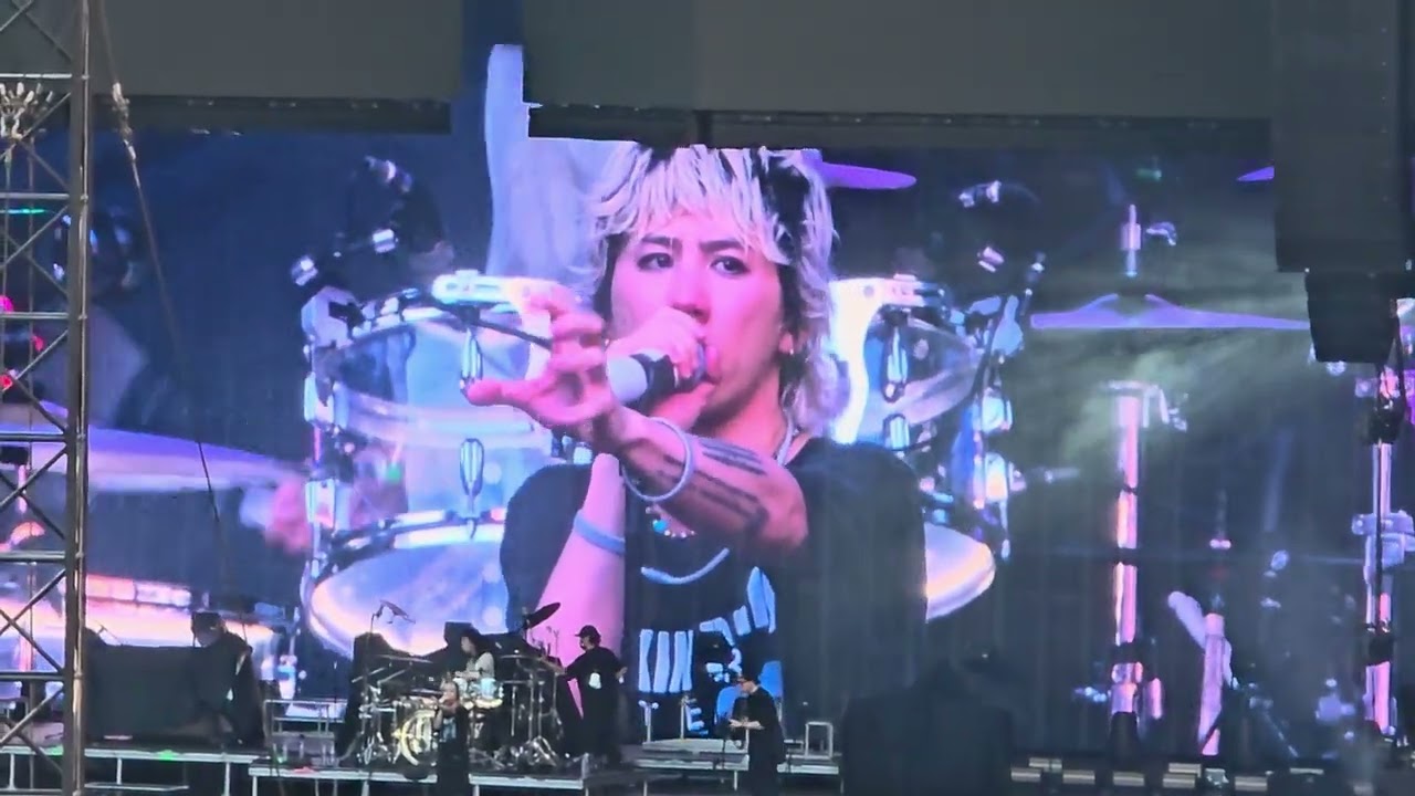 ONE OK ROCK We Are with Colin Brittain live stade de France Paris 2025