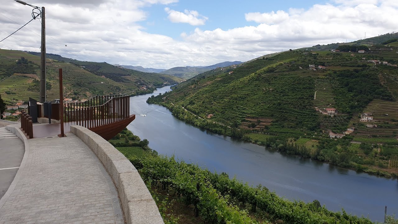 Doliną rzeki Douro N222