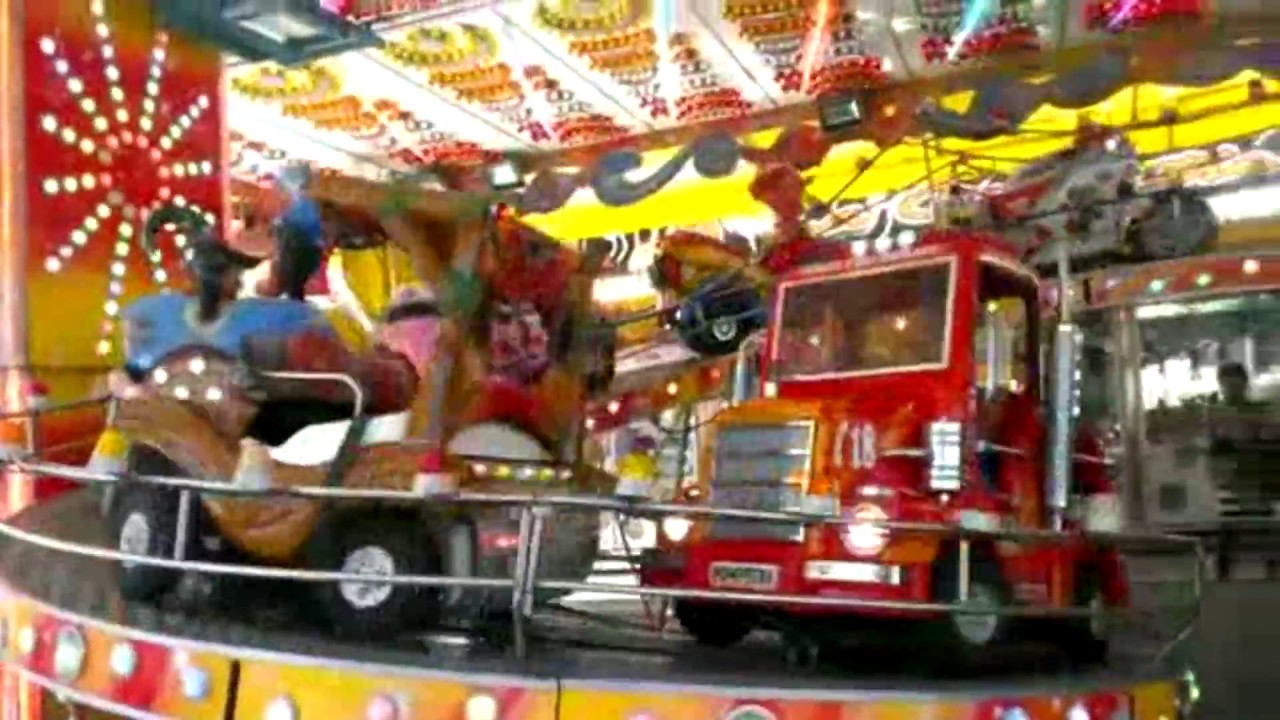 Ina à la fête foraine (Manège N°2), manège rapide...