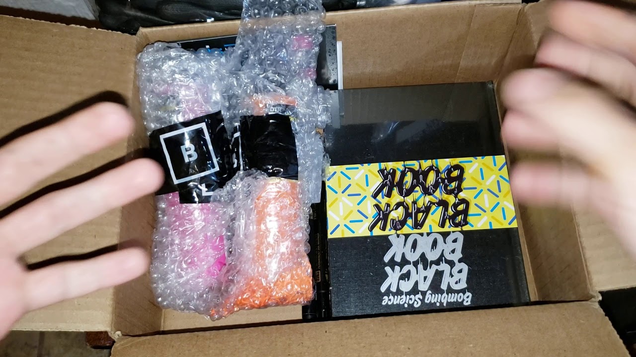 Opening a Graffiti Box with Amazing Stuff !!! HD + free coupons at the end.