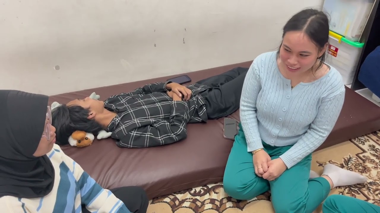 Roleplay Penkes Teknik Geggam Jari Pada Pasien Post OP Prostatektomi (KELOMPOK 10)