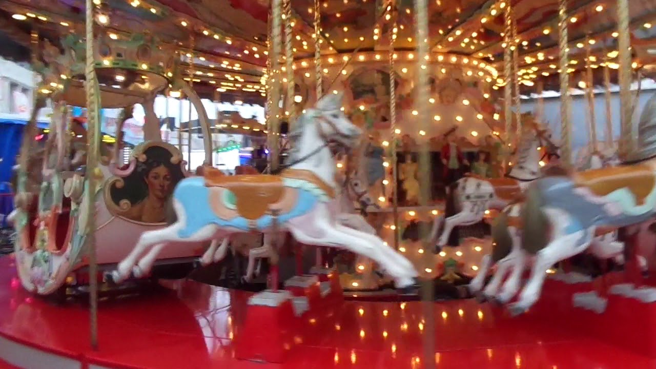 Carrousel Galoppant - Faes - Kermis Turnhout 2017 - www.hullygully.nl