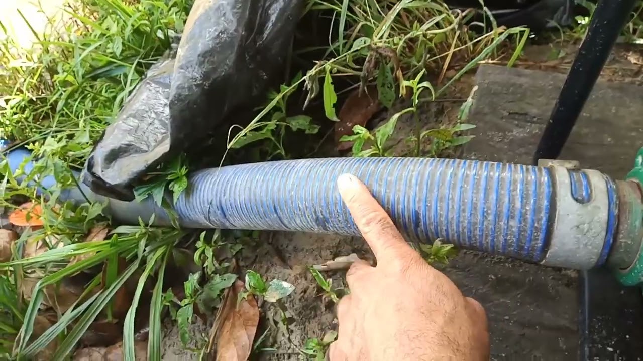 mostrando detalhe da motobomba búfalo