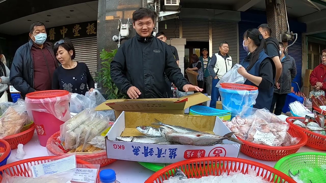 小帥弟好強喔 把烏日清攤 #中彰海王子 #烏日火車站 #海鮮叫賣 #海鮮拍賣