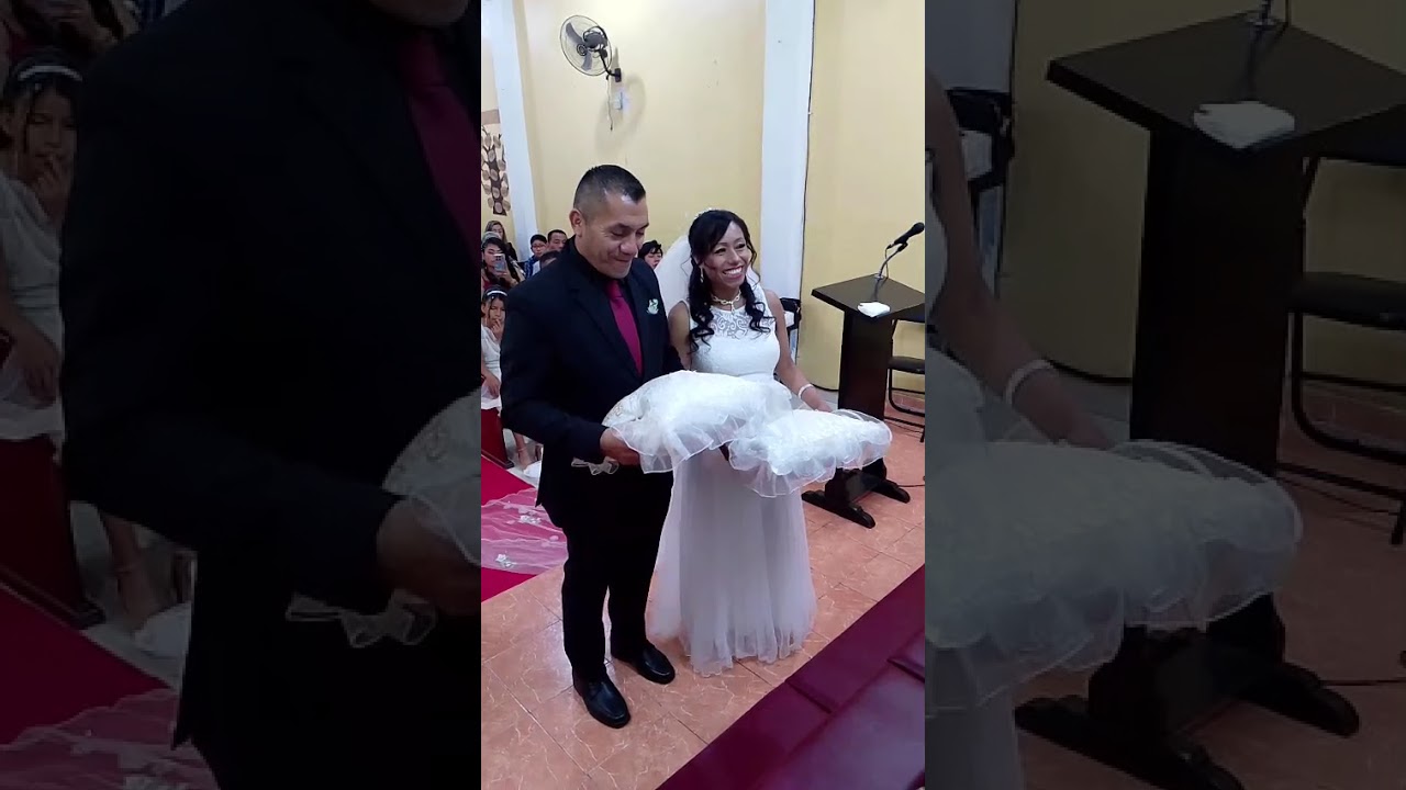 Entrega de la Biblia en Boda - Iglesia del Nazareno