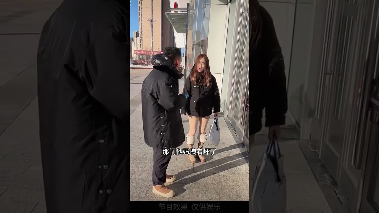My younger sister has a really nice personality#Outdoor funny and teasing girls