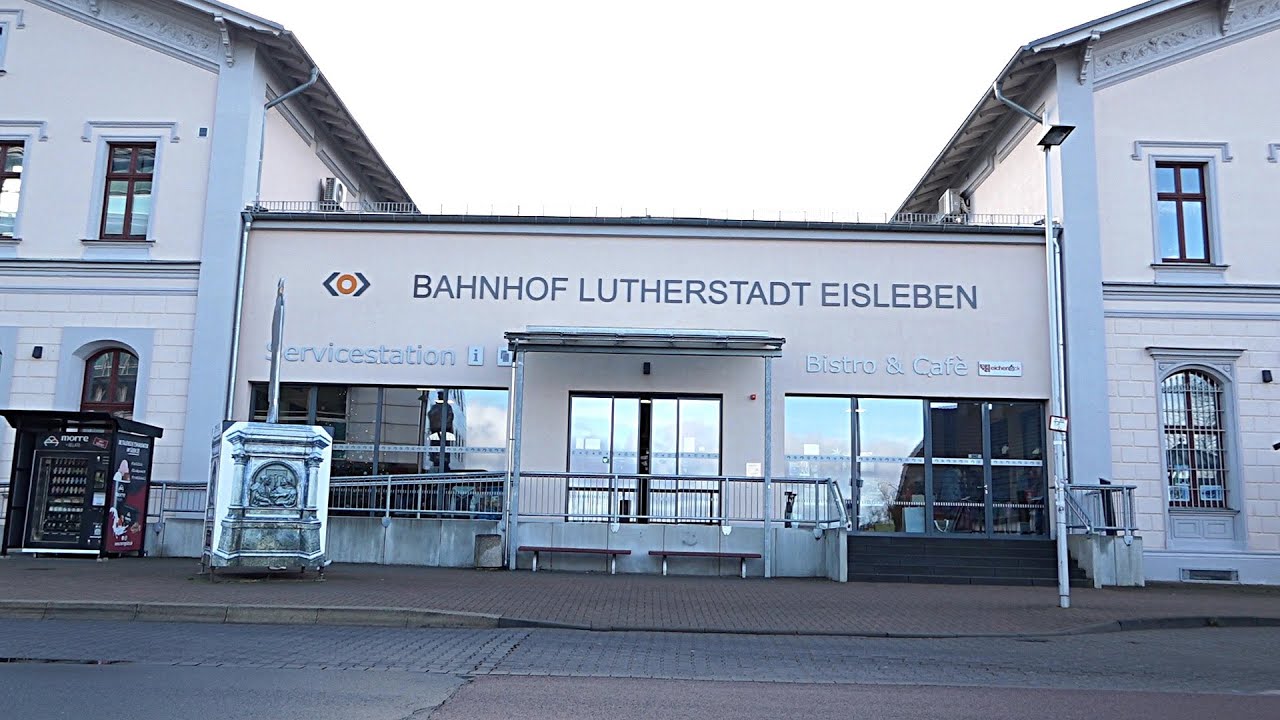 PUNKTum Adventkreativmarkt im Bahnhof Lutherstadt Eisleben