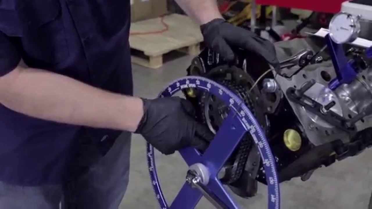 Сборка двигателя Small Block Chevy: Регулировка угла поворота распределительного вала (Часть 2)