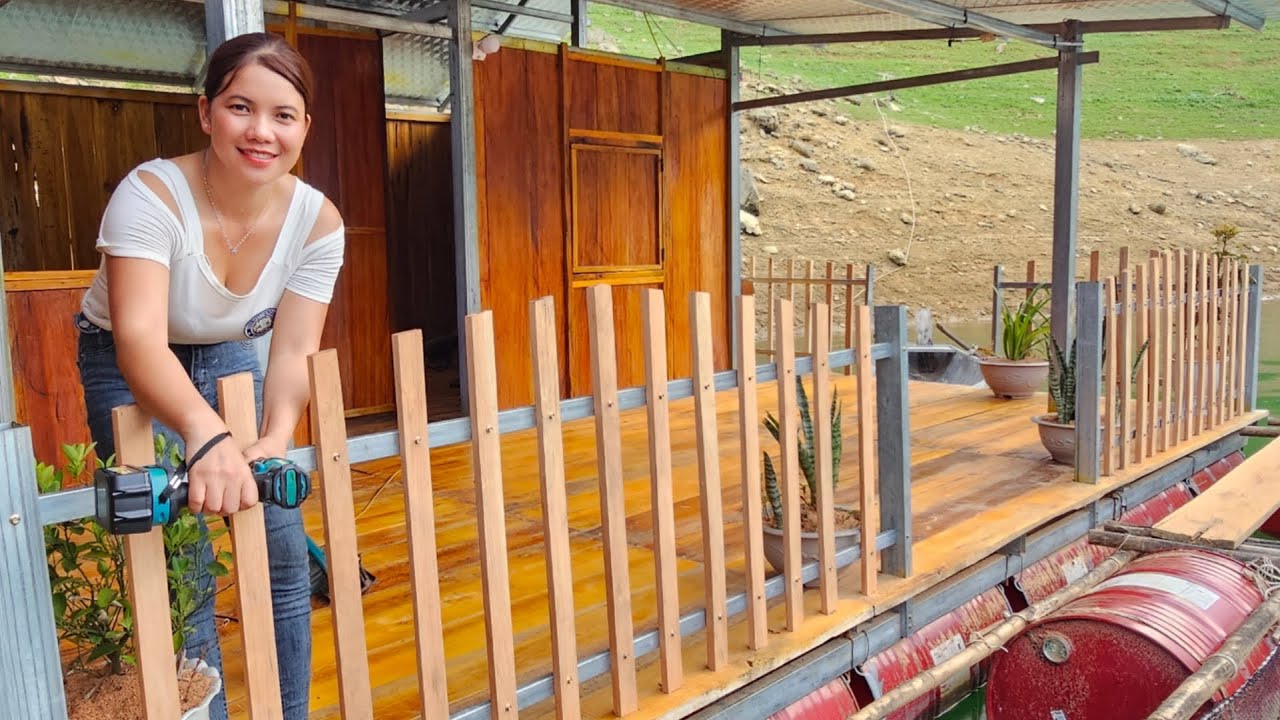 The girl built a surrounding corridor out of wood and the house floated on the water.