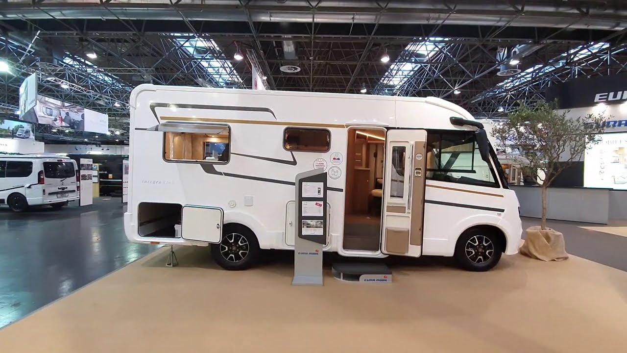 Two person, rear lounge motorhome : one of my favourite motorhomes! Eura Mobil Integra 650HS.