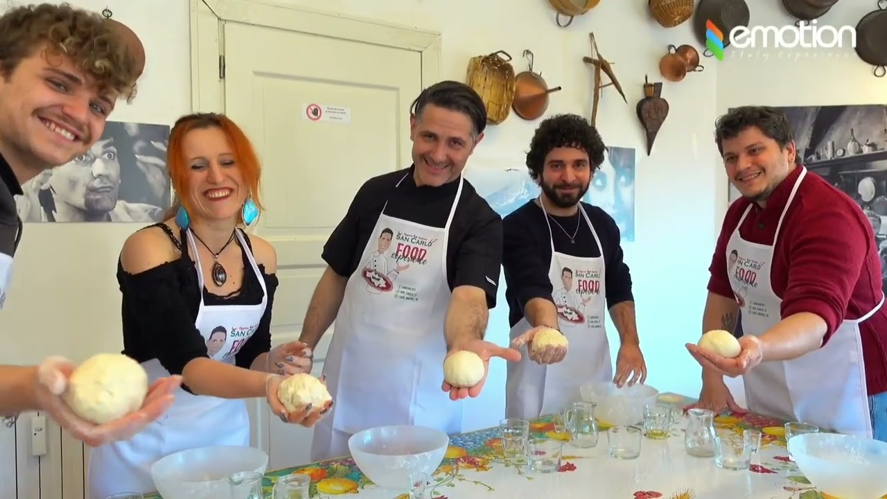 Pizza in Naples (food experience)