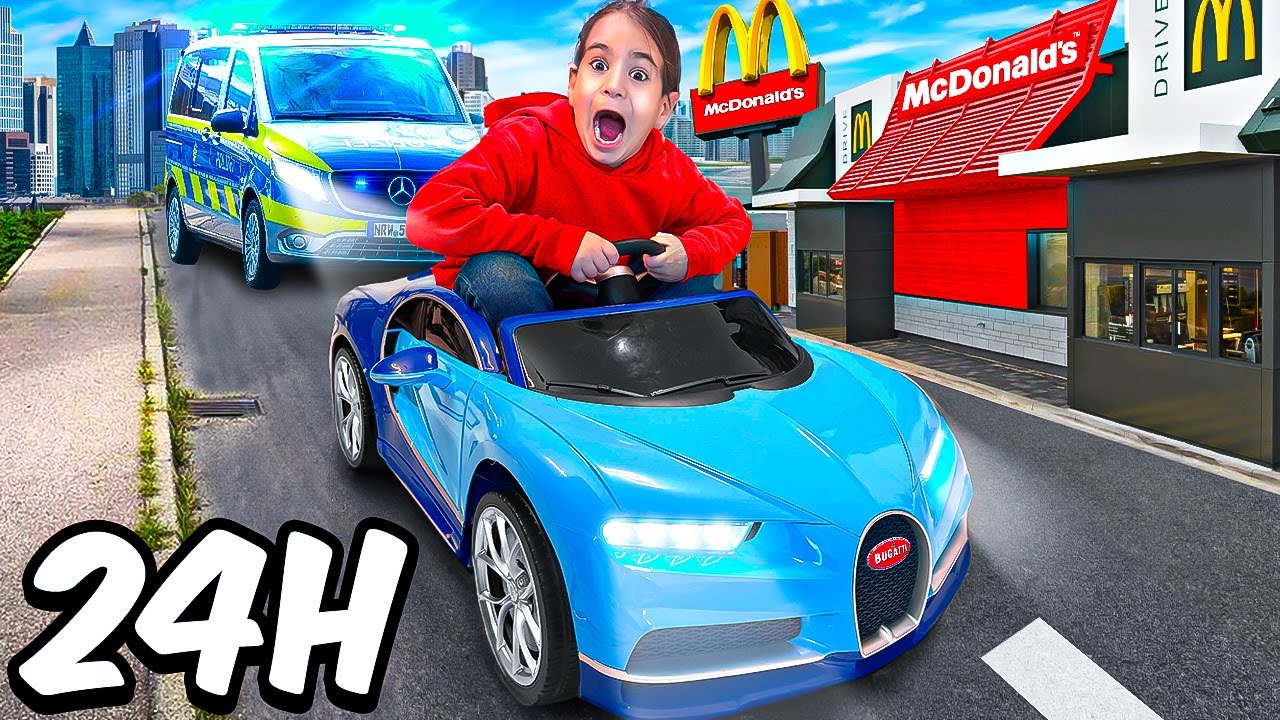 KLEINER JUNGE überlebt 24 STUNDEN im MINI BUGATTI 😱