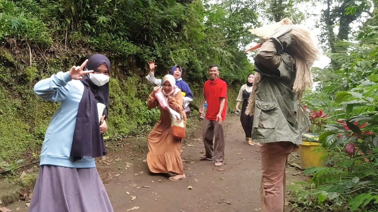 FUNNIEST PRANK || FUNNY SCARECROW PRANK