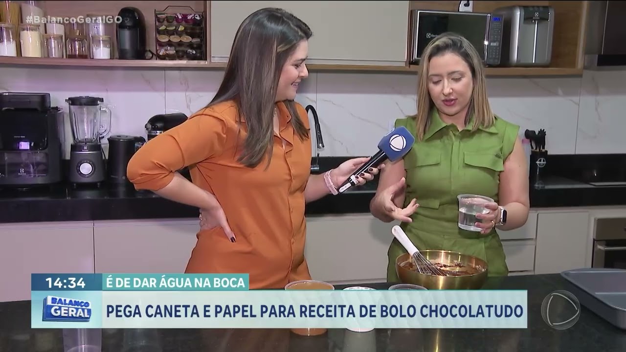 &Eacute; de dar &aacute;gua na boca: pega caneta e papel para receita de bolo chocolatudo