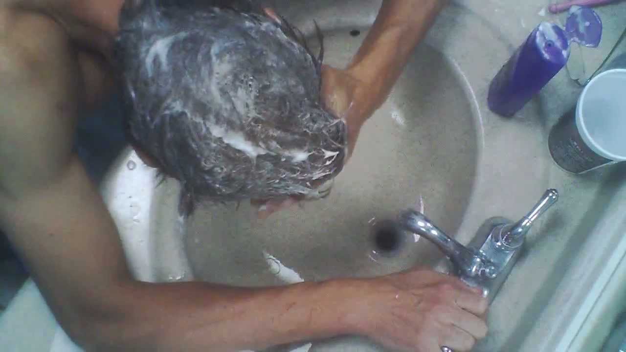 Wheelchair Style - A quick Hair Wash & Shampoo In the Sink - L1 injury 6-19-12