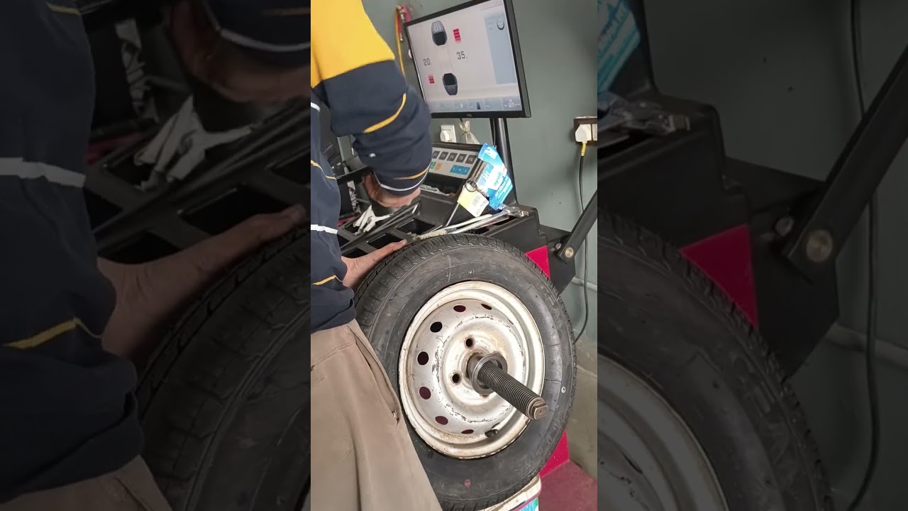 Purane tyre utar kar naye tyre chadate hue...