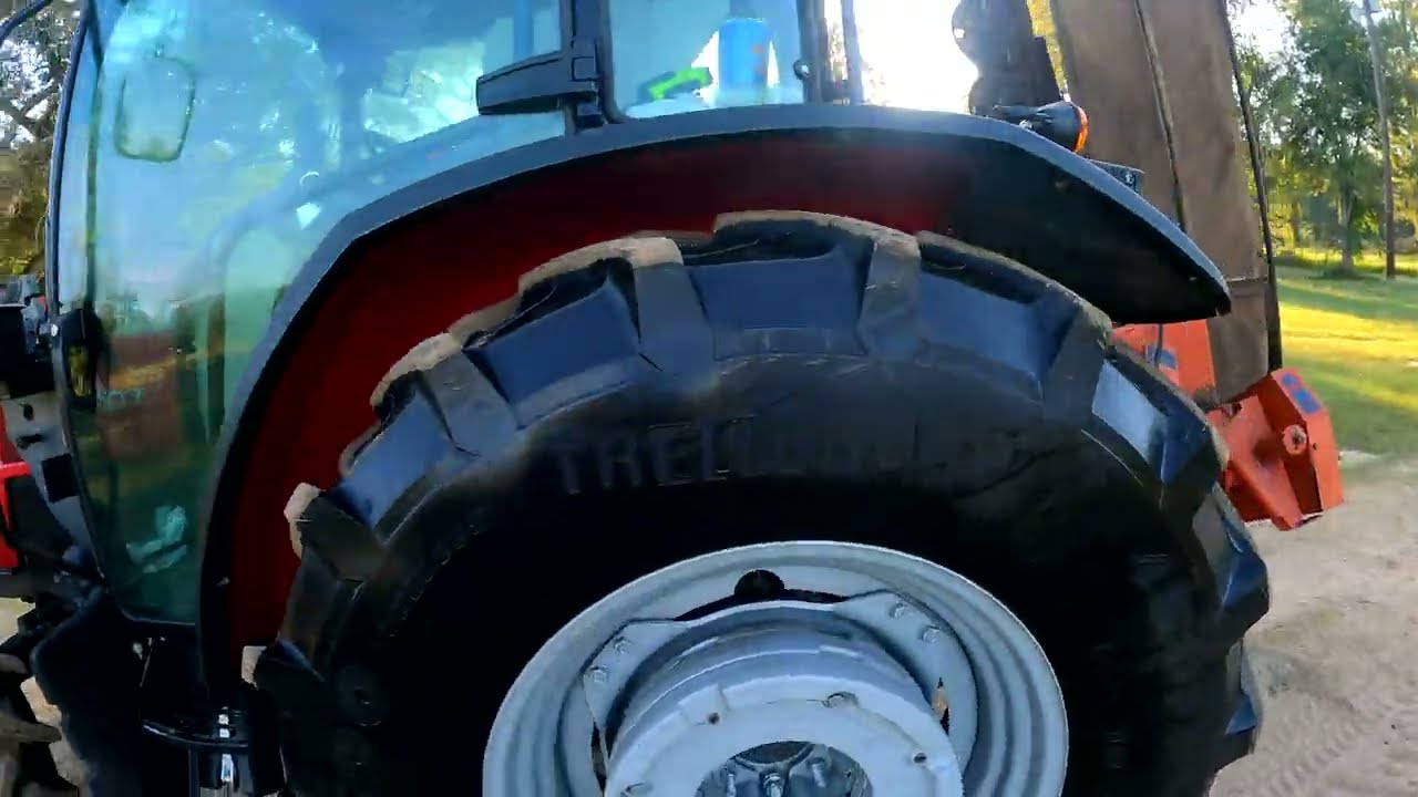 Косим сено на тракторе Massey Ferguson 4707