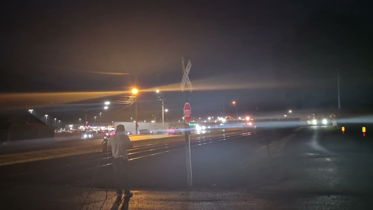 2 unique trains in Pikeville,KY (11/21/2025)
