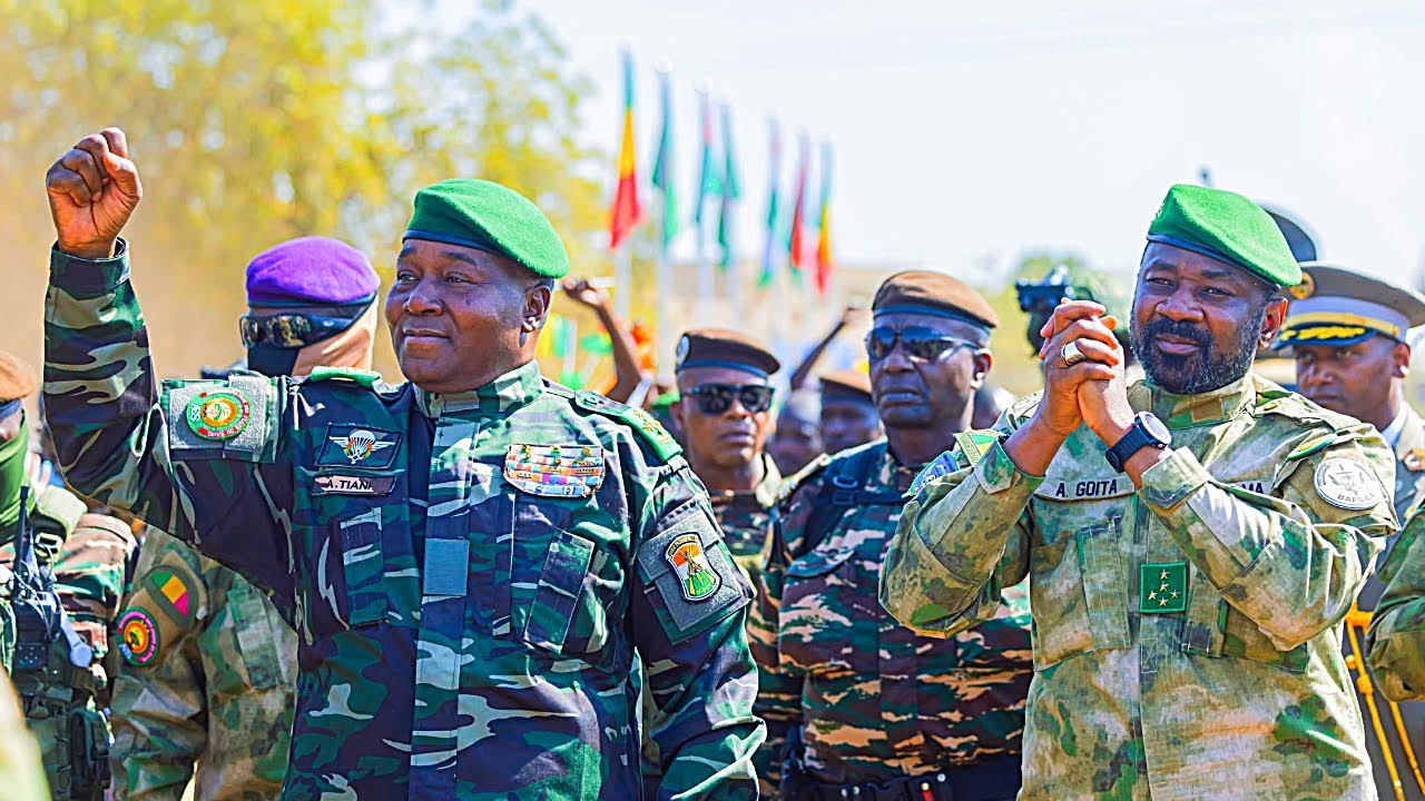 Accueil chaleureux du Gle.Assimi Goita et Abdourahamane Tiani &agrave; Bamako | 2me Sommet AES 
