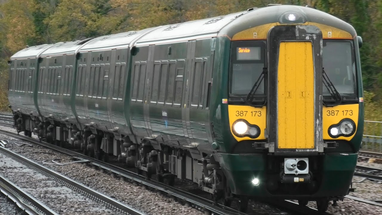 387173 In GWR Green Now With Southern Passes Haywards Heath For Lovers Walk Depot ECS -19th November