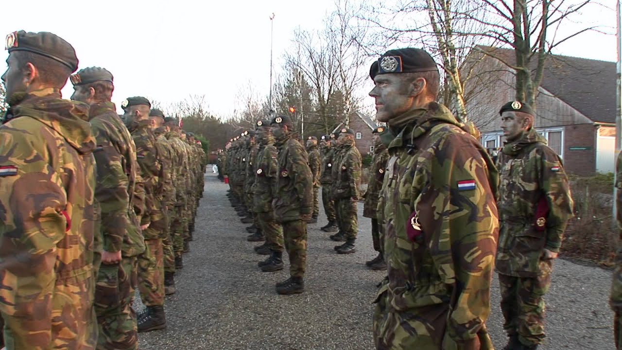 Cavalerist ruilt zwarte voor rode baret