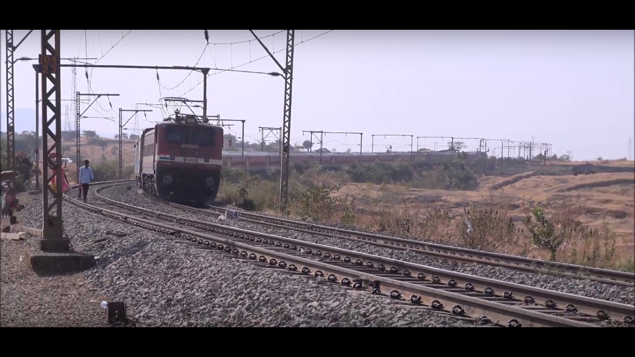 On A Beautiful Curve - Pawan Express & Kamayani Express Display Fantastic Approach & Aggression !!