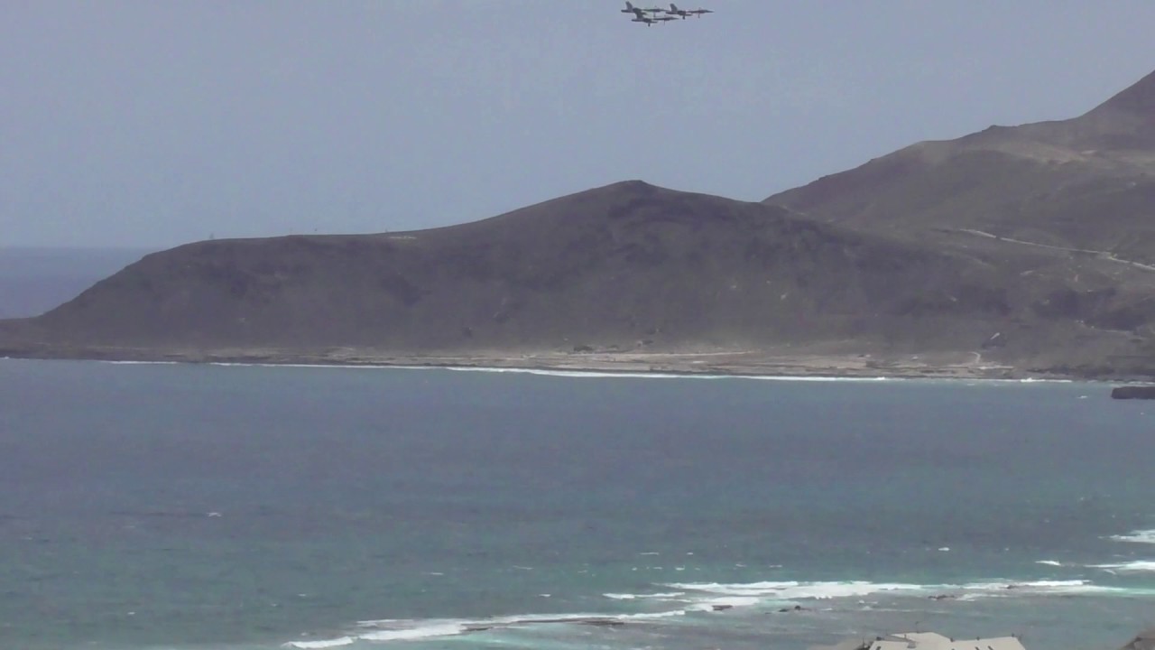 Cazas F18 del Ej&eacute;rcito del Aire vuelan sobre el mar en Las Palmas de GC