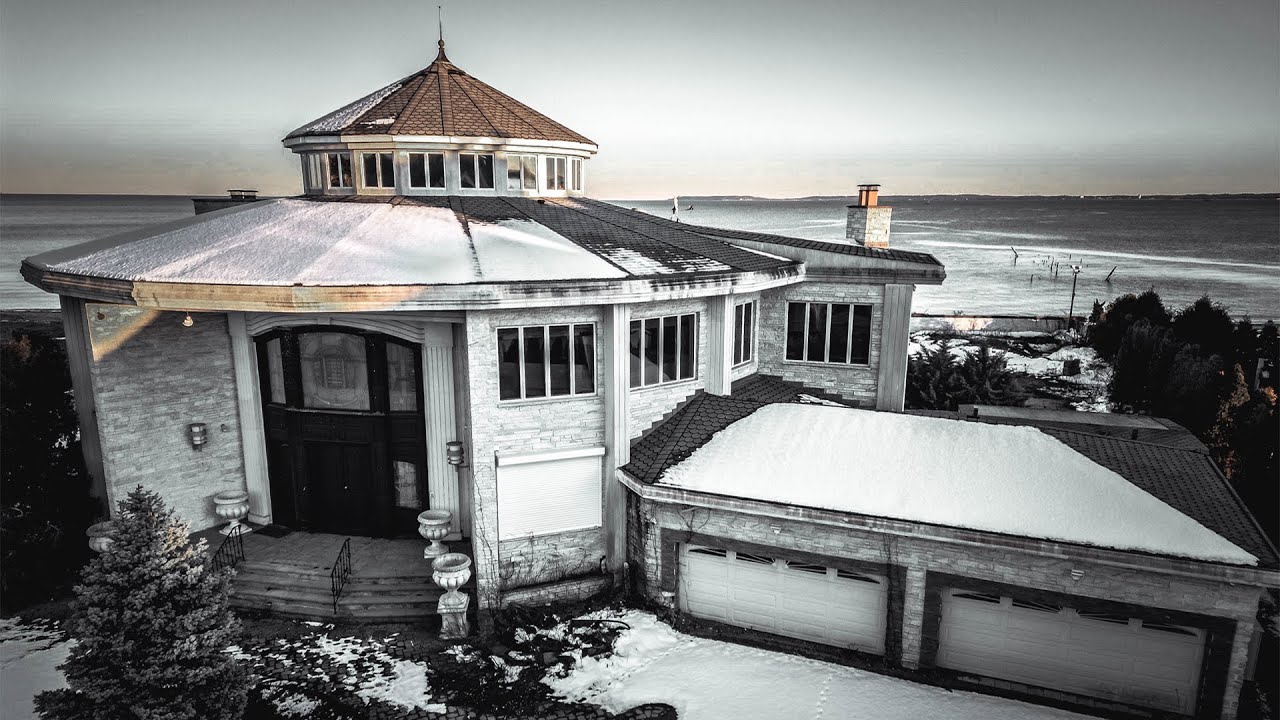 Crime Families ABANDONED BEACH MANSION Worth $7,000,000 | Luxury Cars and Everything Left Behind