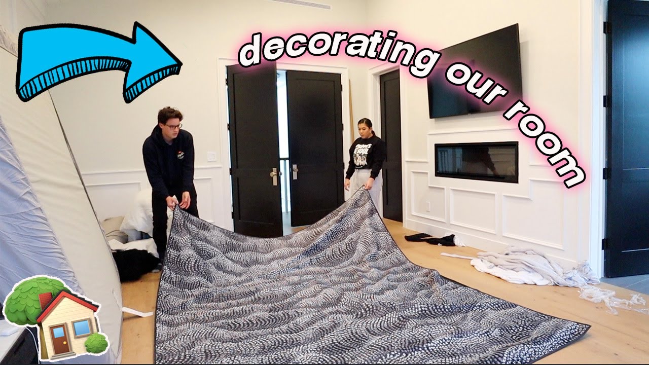 DECORATING OUR ROOM TOGETHER!! new room decor!
