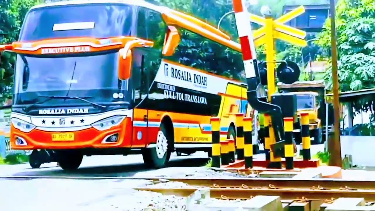 Terpanto truck towing Hino mercedes Benz kontener truck lainya melintas jalan raya #fypviral #traind