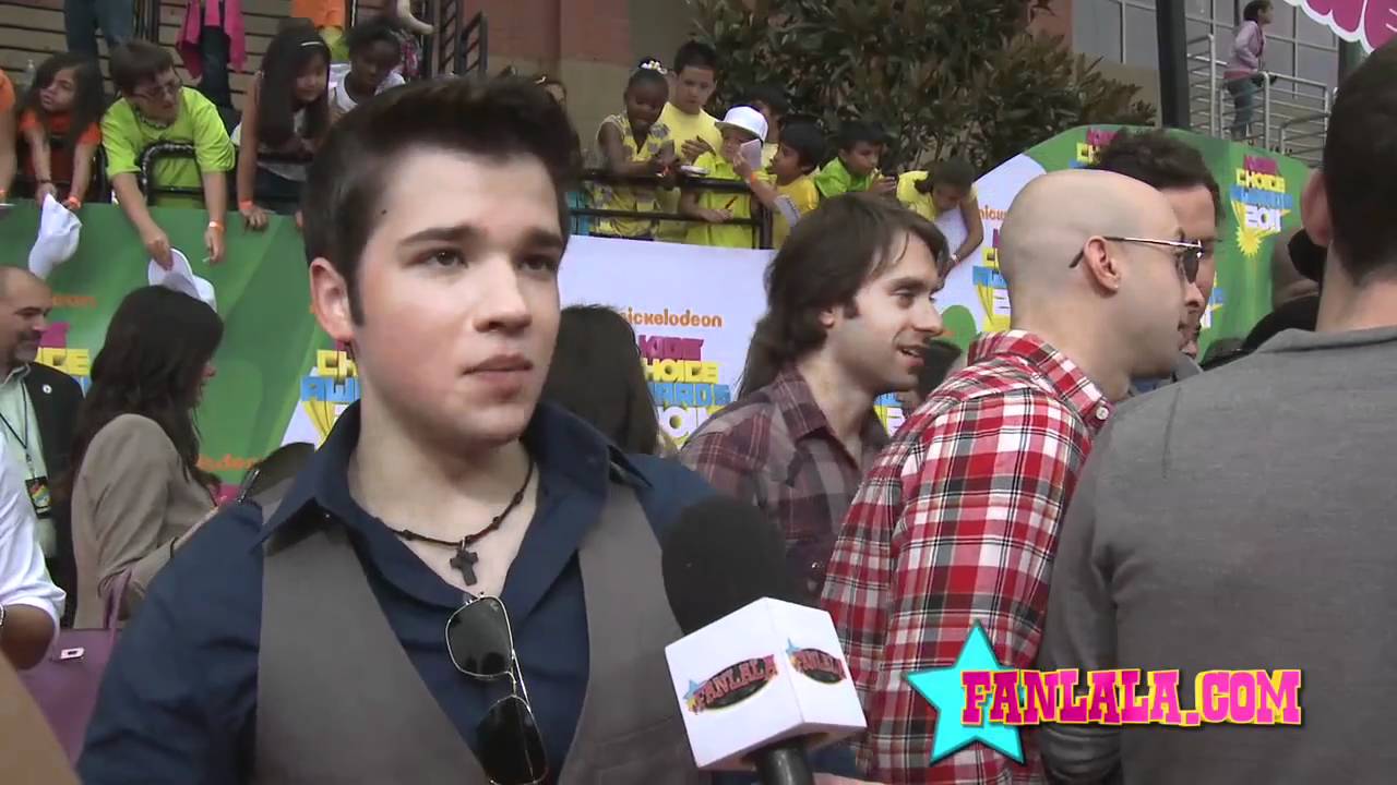iCarly Star Nathan Kress' Famous Red Carpet Pose