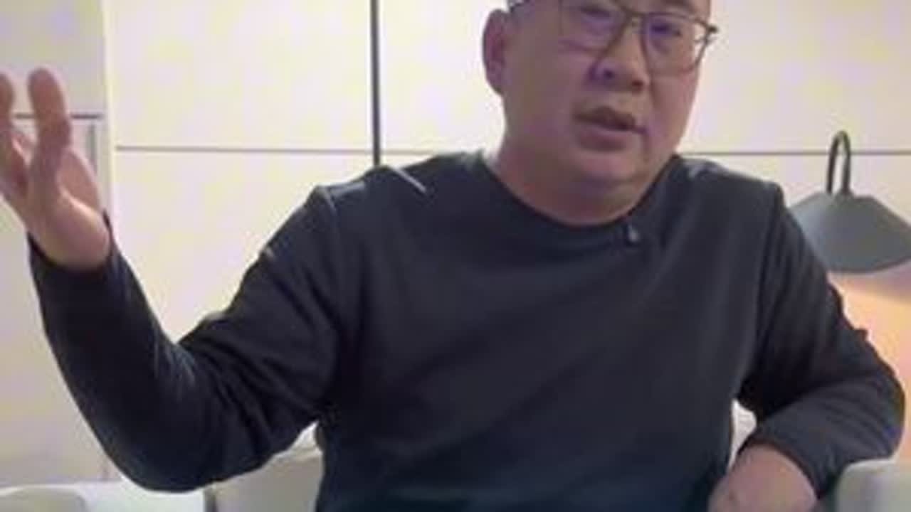 很多朋友找我倾诉烦恼，其实都是在内耗。我想说：可以帮人，但不参与别人的因果。点到为止，不纠结，不拉扯，更不消耗自己。以前我也内耗，想不通、看不开，现在终于明白：放下，就自在了。我们能成为一个人...