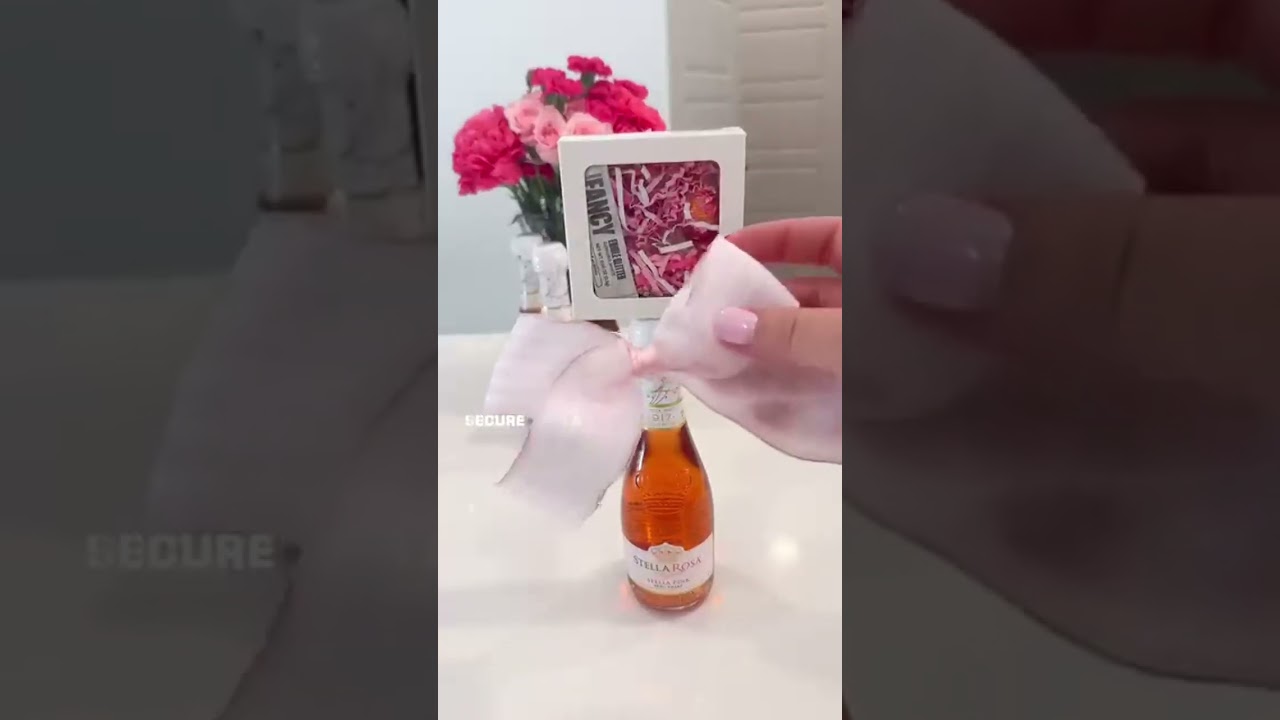 Wait until you see how cute these mini party favors turned out!! 🎀 These little Stella Rosa