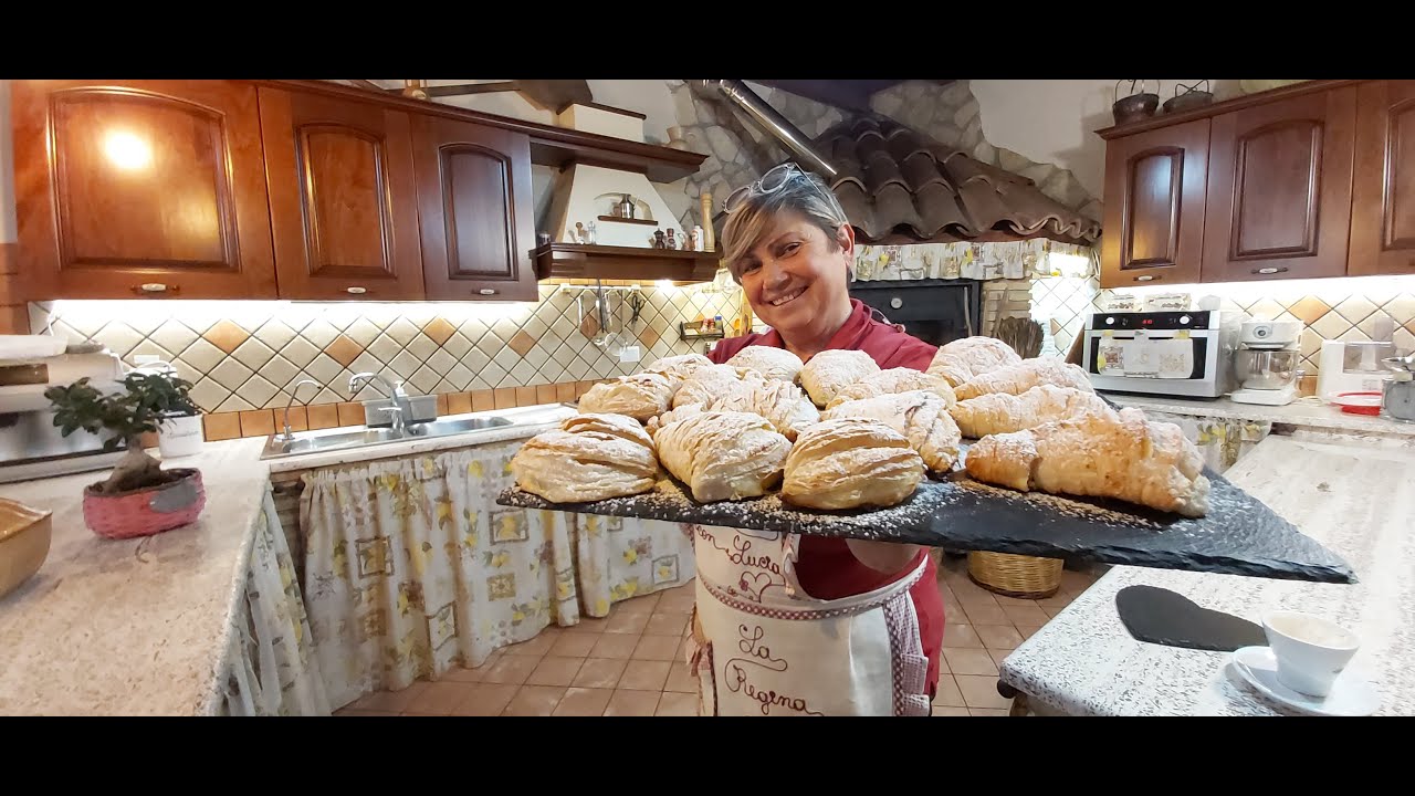 Sfogliatelle fatte in casa da @In Taverna con Lucia