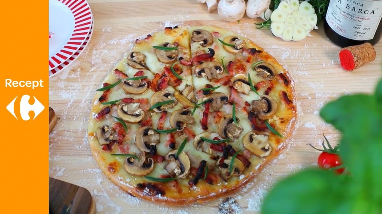 Een eenvoudig recept voor pizza met champignons en mozzarella
