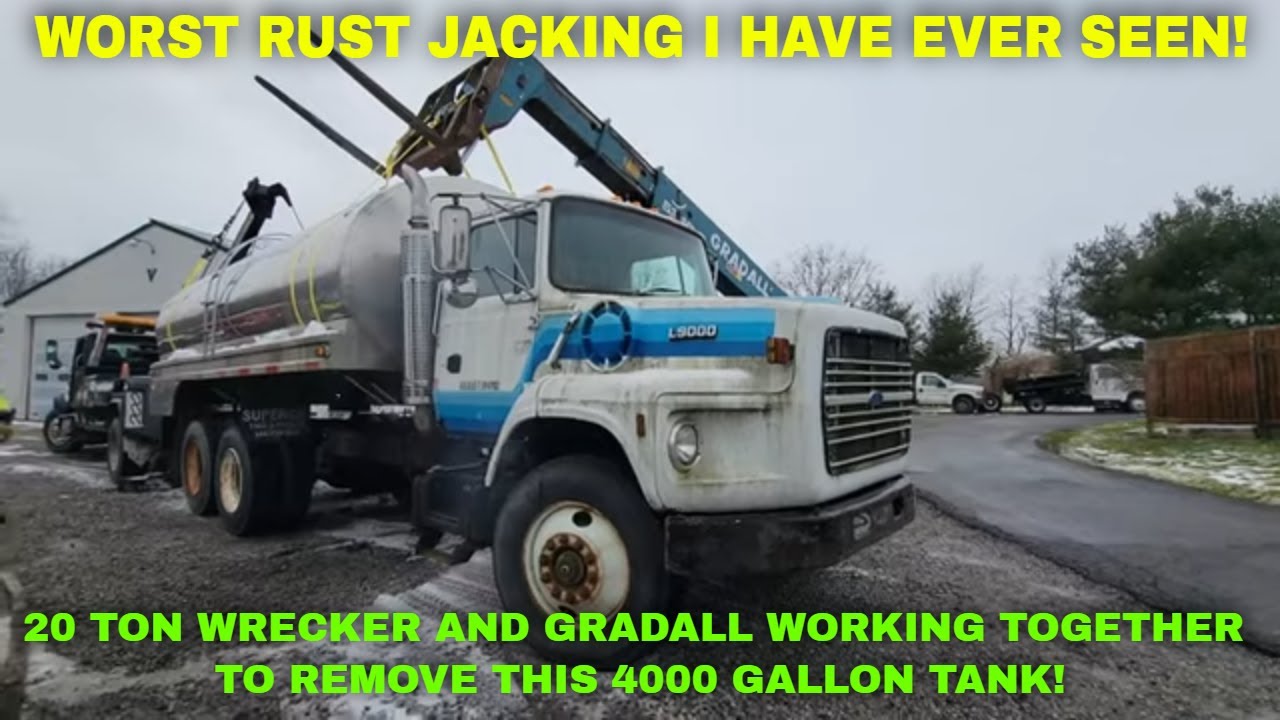 L9000 N14 MECHANICAL ENGINE....REMOVING 4000 GALLON TANK. WORST FRAME RUST JACKING I HAVE EVER SEEN.
