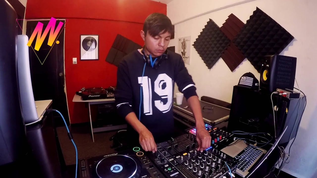 Levi Petite@Monnrom TV