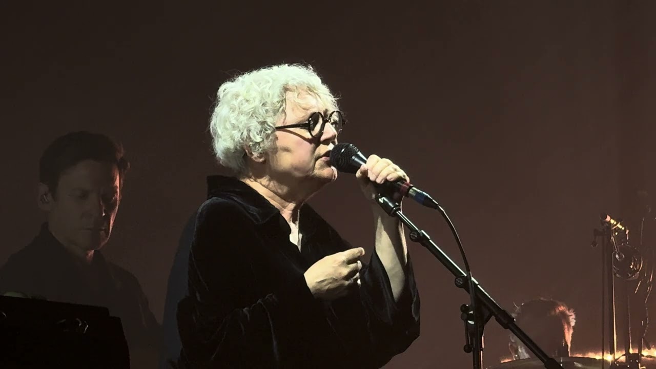 Massive Attack - Teardrop - live @ Paris le Zénith 09/06/2025