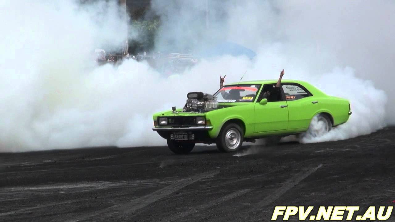 BLOWN V8 FORD CORTINA ( KERMITD ) BURNOUTS AT SUMMERNATS 25