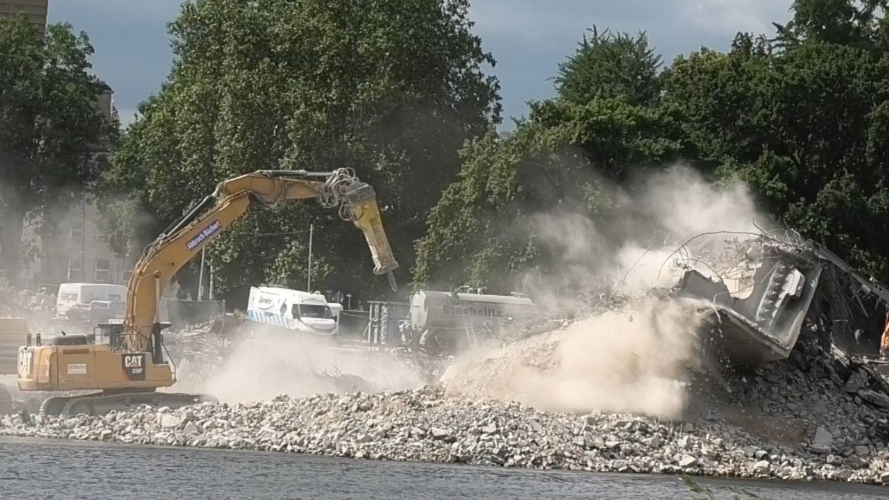 Aktuelles Update!  Letzte Reste auf Altstadt Seite  Carolabrücke #dresden  27.06.2025