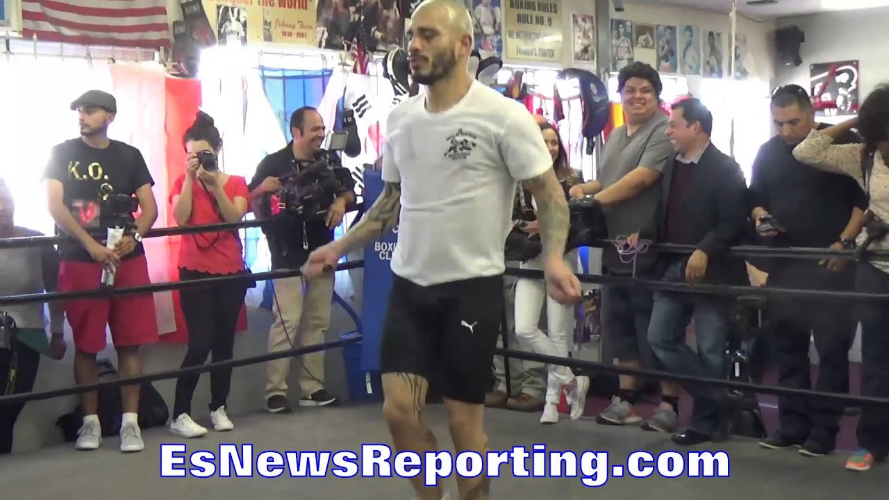 Miguel Cotto SHOWS OFF SMOOTH RHYTHM on Jump Rope - EsNews Boxing