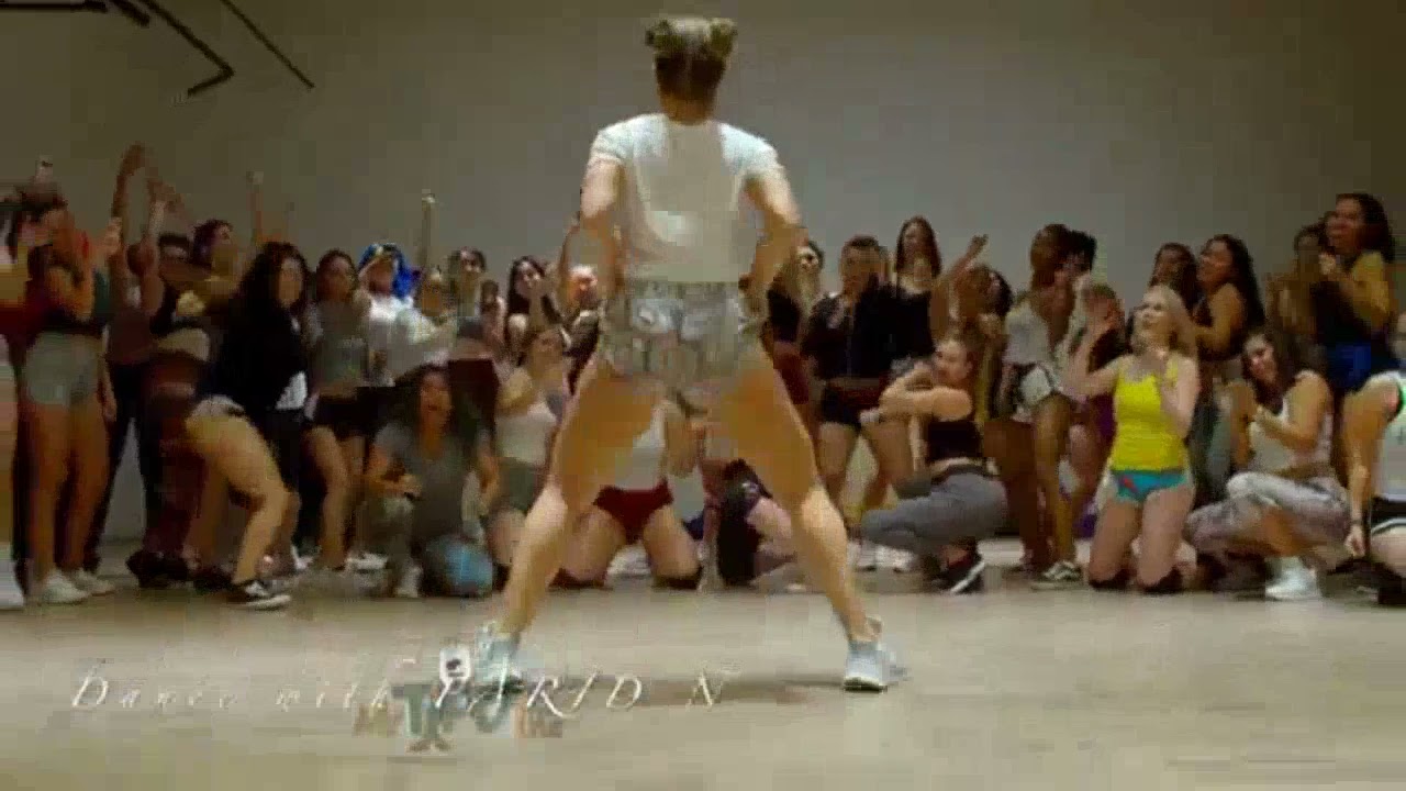 Twerk Dance - Music: Wobble Up by Chris Brown ft. Nicki Minaj & G-Eazy - Dancers:  Nastya