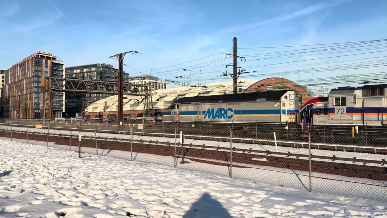 MARC’s Penn line and AMTK’s Floridian meet at Washington DC Union Station.