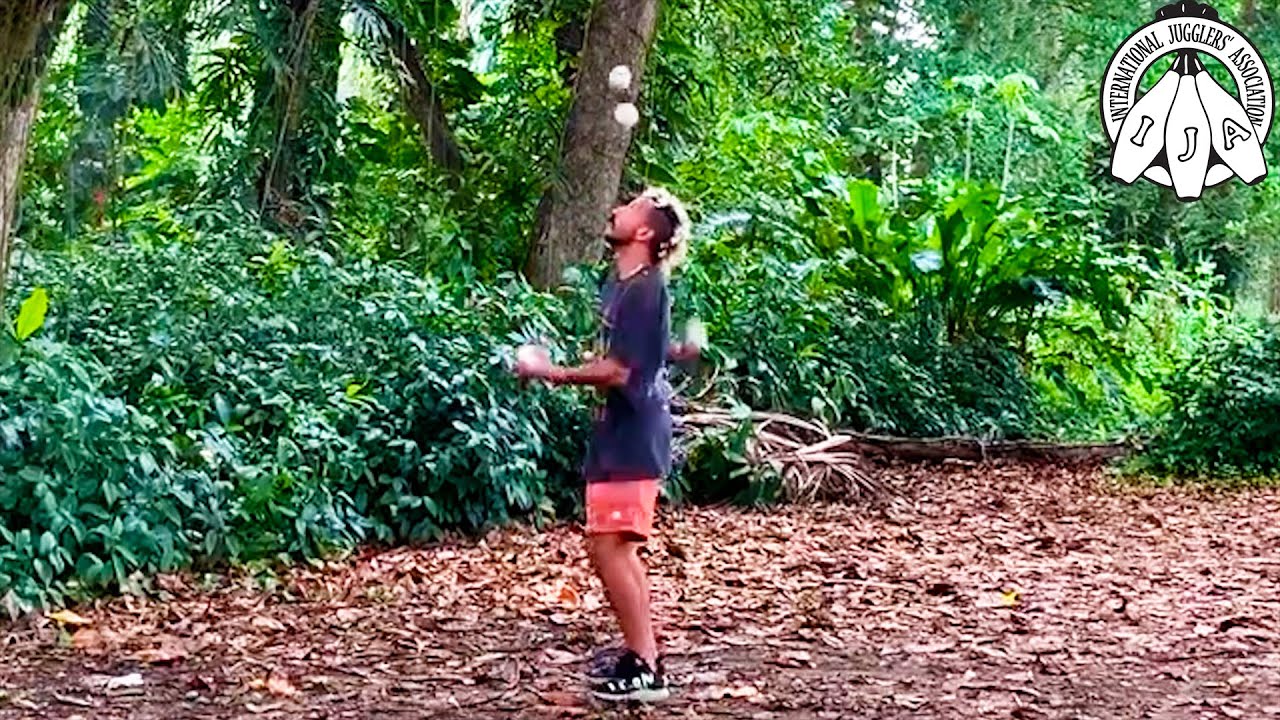 IJA Tricks of the Month by Jorge Petit from Chile | Juggling balls